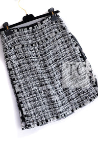 CHANEL 04S Black White CC Logo Wool Silk Cotton Lesage Tweed Skirt 38 シャネル ブラック ホワイト CC ロゴ ウール シルク コットン ルサージュ ツイード スカート 即発