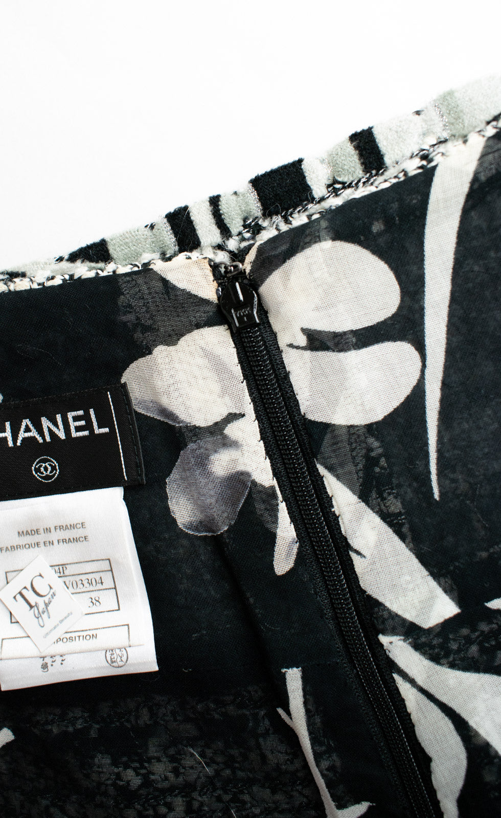CHANEL 04S Black White CC Logo Wool Silk Cotton Lesage Tweed Skirt 38 シャネル ブラック ホワイト CC ロゴ ウール シルク コットン ルサージュ ツイード スカート 即発 - TC JAPAN
