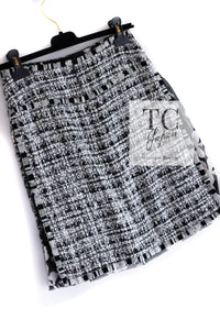 CHANEL 04S Black White Fringe Lesage Jacket Skirt Suit 38 シャネル ブラック ホワイト フリンジ ルサージュ ツイード ジャケット スカート スーツ 即発