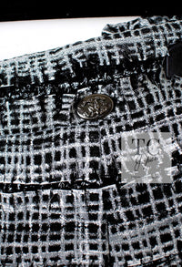 CHANEL 11S Black White Ostrich Feather Trimmed Limited Collectible Tweed Skirt 36 シャネル ブラック ホワイト 限定品 クレクティブル オーストリッチ 羽 ツイード スカート 即発