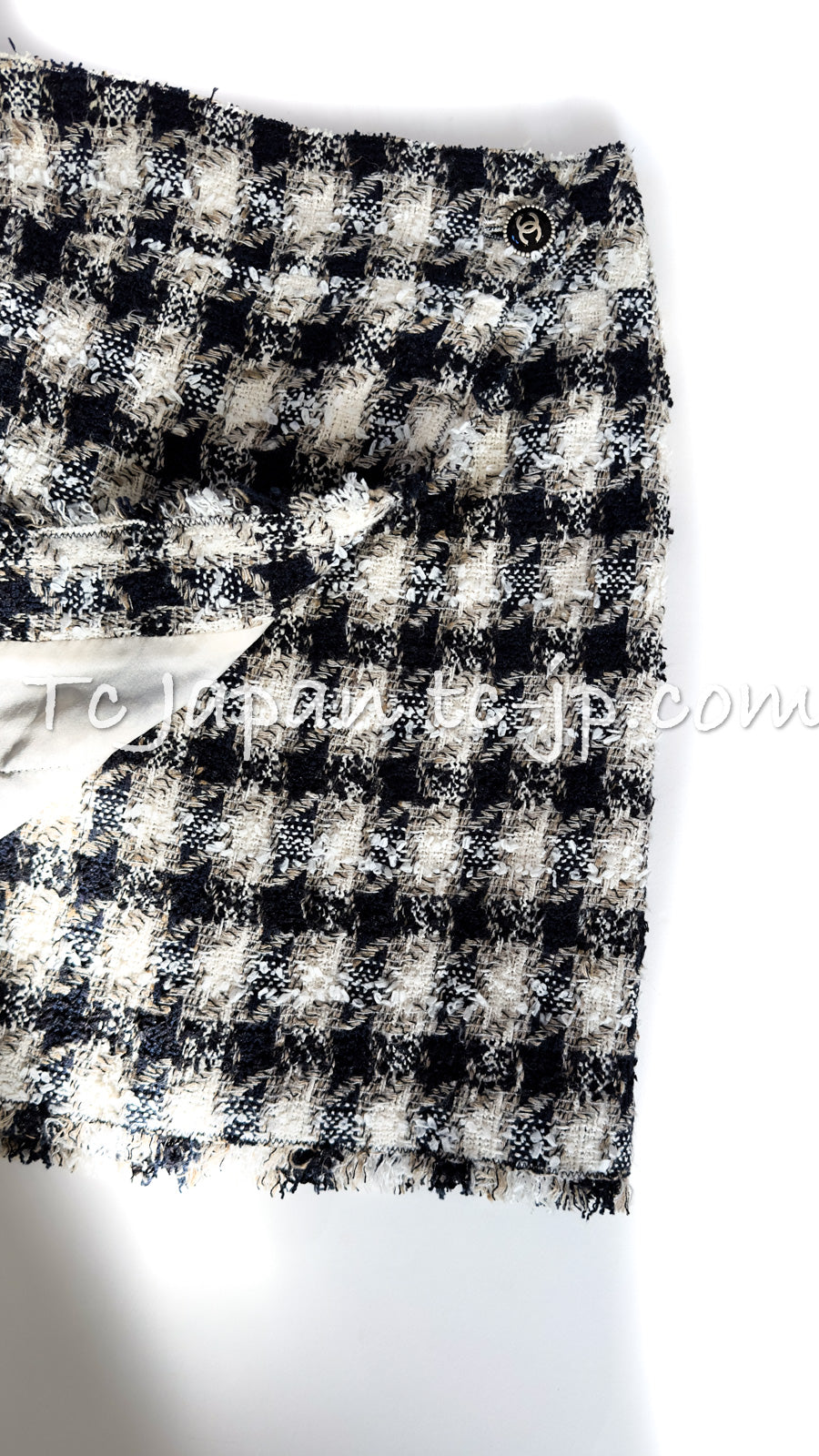 CHANEL 07S Ivory Black Jeweled COCO Emblem Fringed Lesage Tweed Skirt 34-10