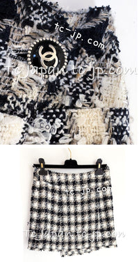 CHANEL 07S Ivory Black Jeweled COCO Emblem Fringed Lesage Tweed Skirt 34-02