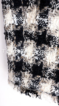 CHANEL 07S Ivory Black Jeweled COCO Emblem Fringed Lesage Tweed Skirt 34-06