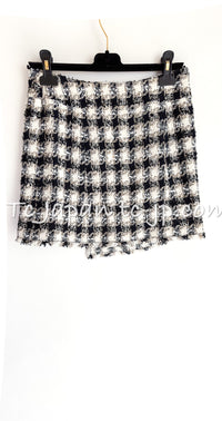 CHANEL 07S Ivory Black Jeweled COCO Emblem Fringed Lesage Tweed Skirt 34-08