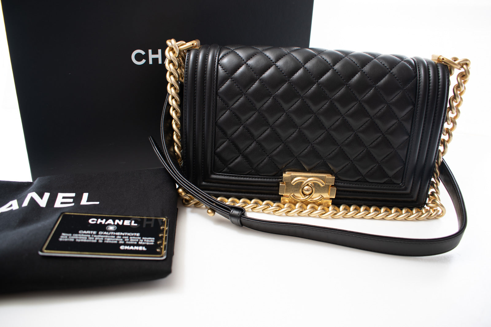 CHANEL BOY Chanel Black Gold Chain Shoulder Bag 25 シャネル ボーイ シャネル25 レザー チェーン ショルダー バッグ ブラック ゴールド金具 23番台 即発