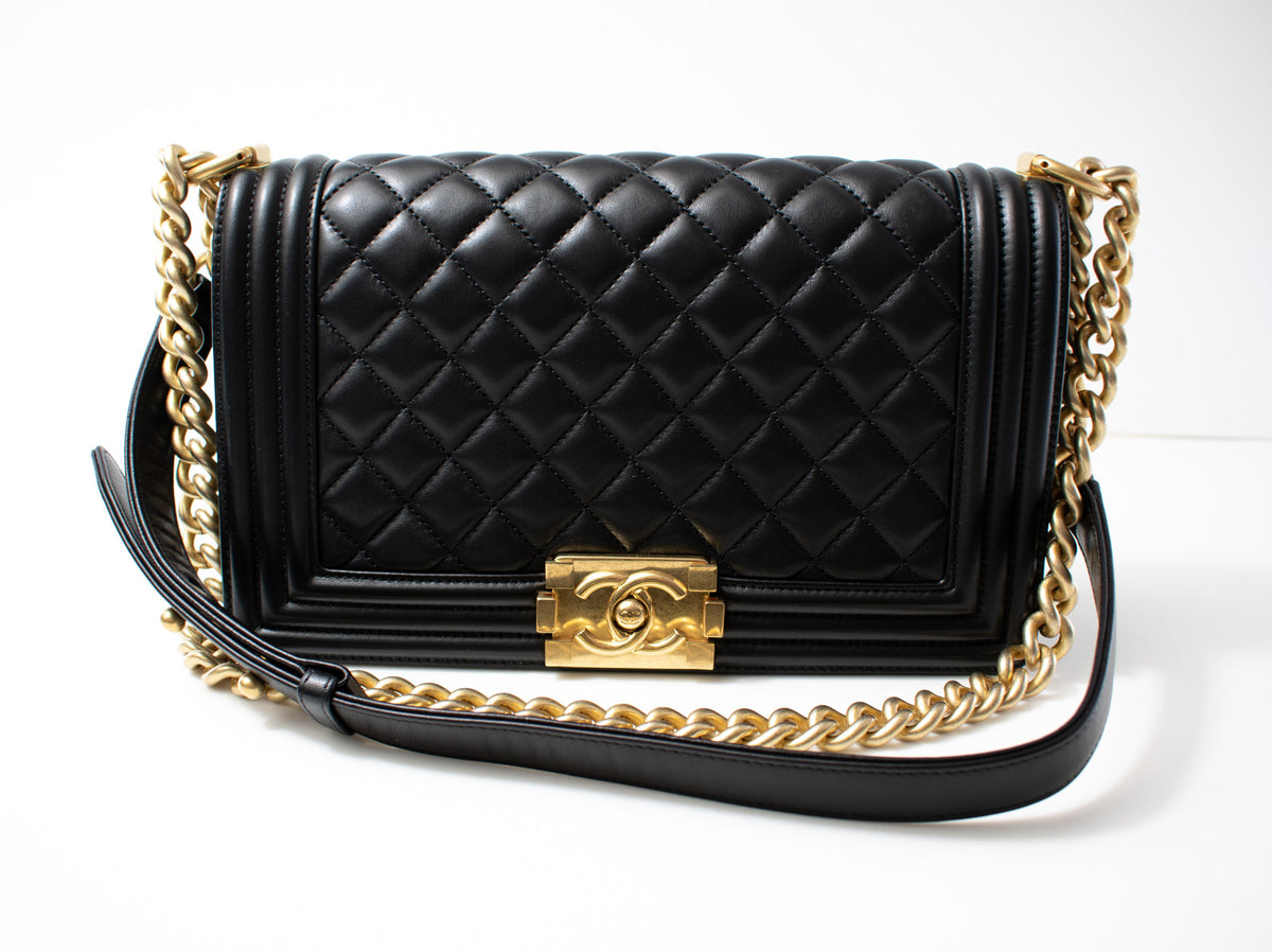 CHANEL BOY Chanel Black Gold Chain Shoulder Bag 25 シャネル ボーイ シャネル25 レザー チェーン ショルダー バッグ ブラック ゴールド金具 23番台 即発