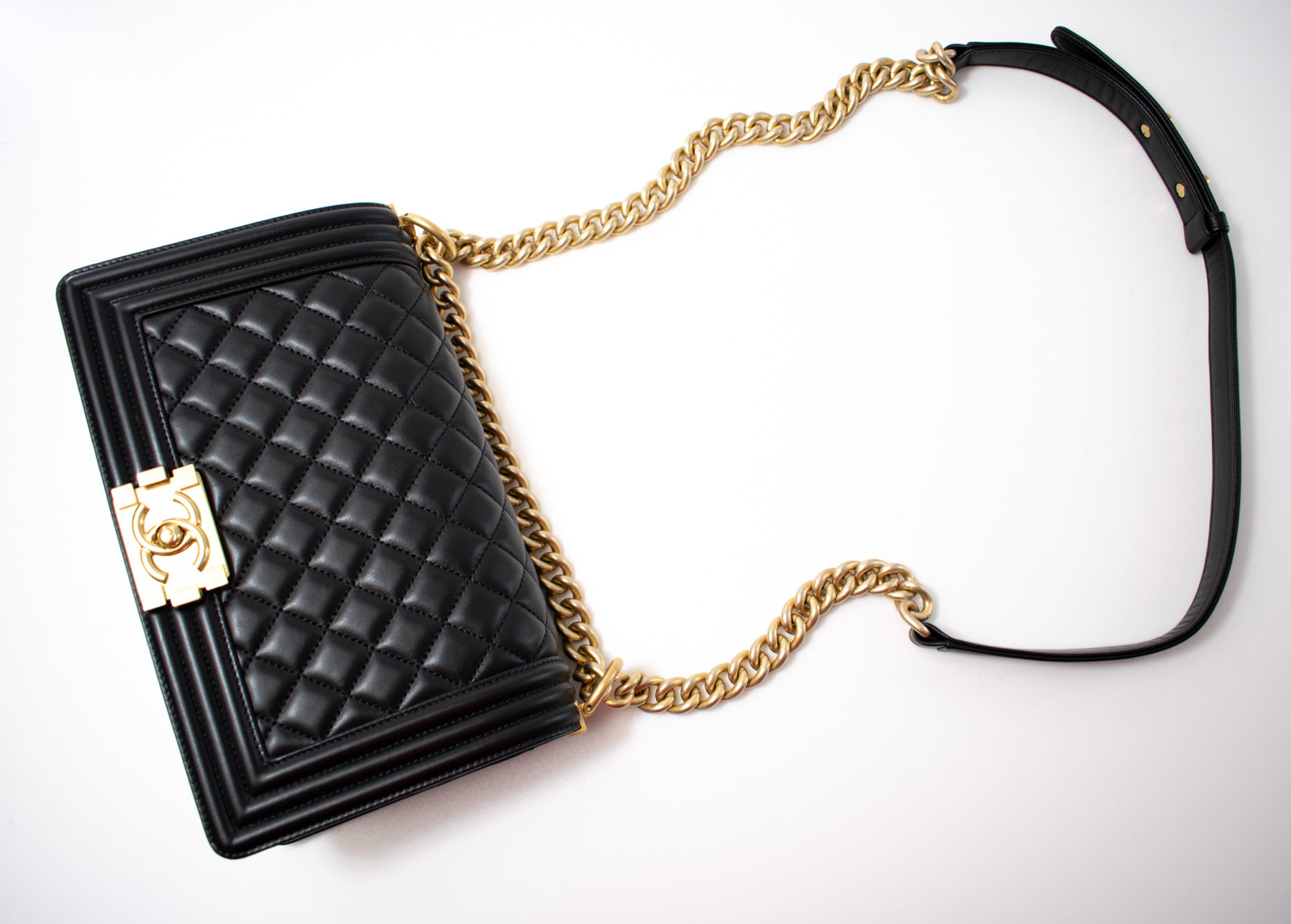 CHANEL BOY Chanel Black Gold Chain Shoulder Bag 25 シャネル ボーイ シャネル25 レザー チェーン ショルダー バッグ ブラック ゴールド金具 23番台 即発