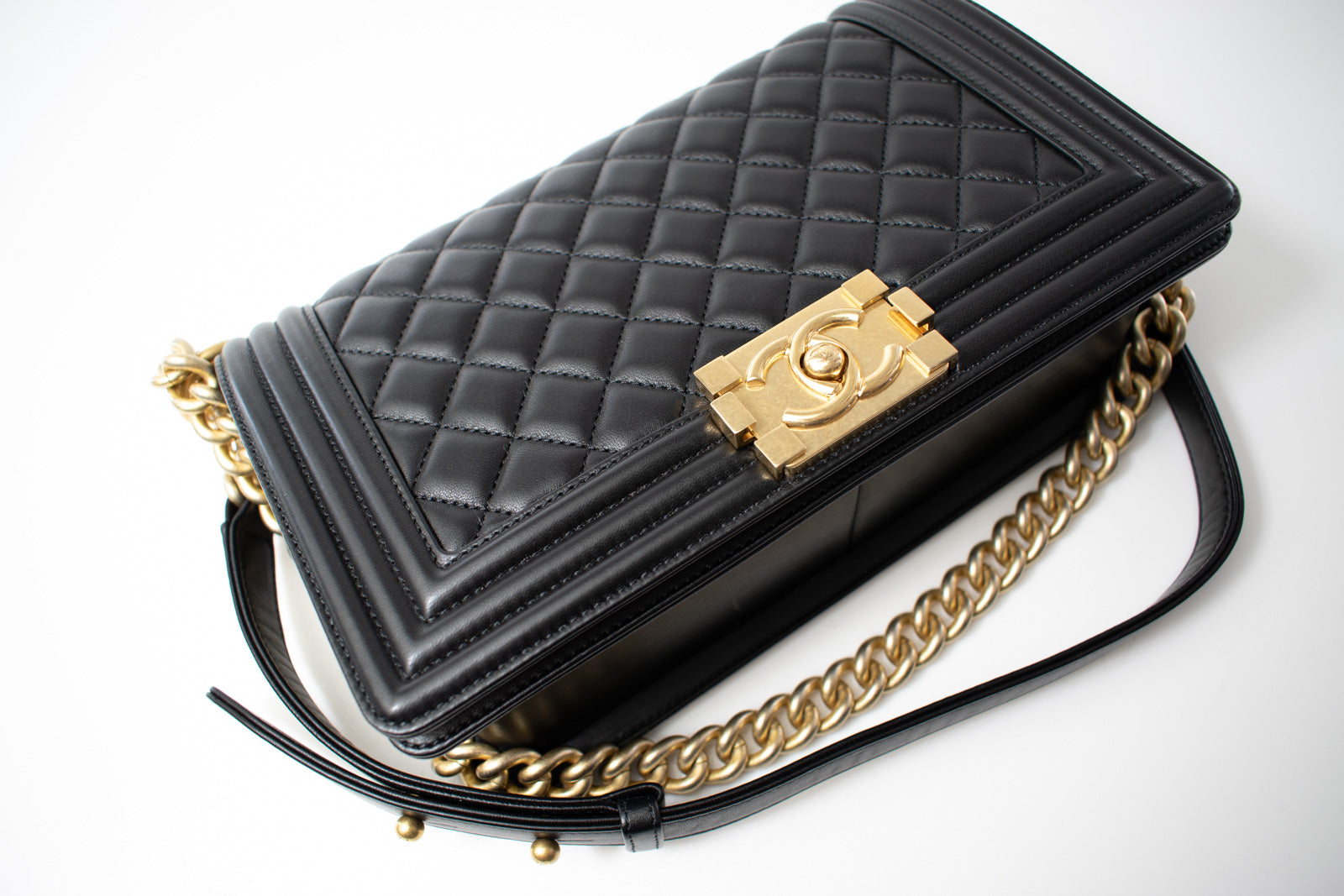 シャネル ボーイ シャネル バッグ CHANEL 25 レザー チェーン