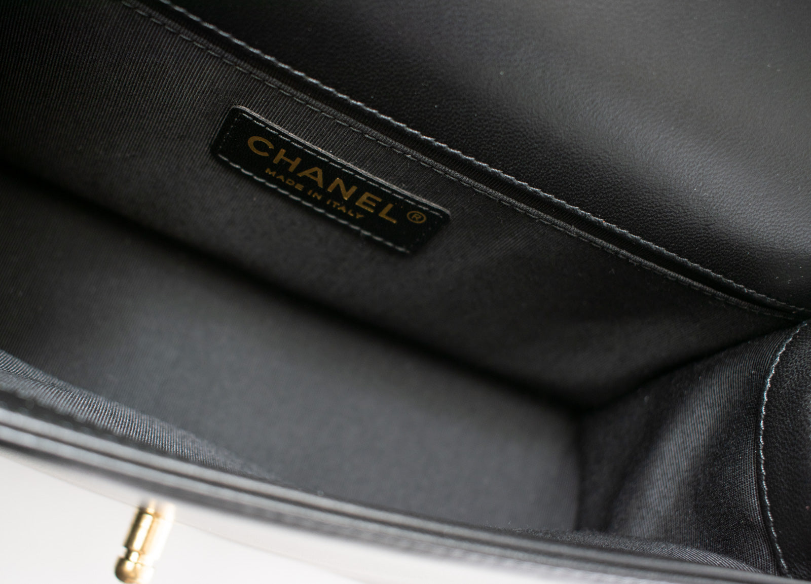 CHANEL BOY Chanel Black Gold Chain Shoulder Bag 25 シャネル ボーイ シャネル25 レザー チェーン ショルダー バッグ ブラック ゴールド金具 23番台 即発