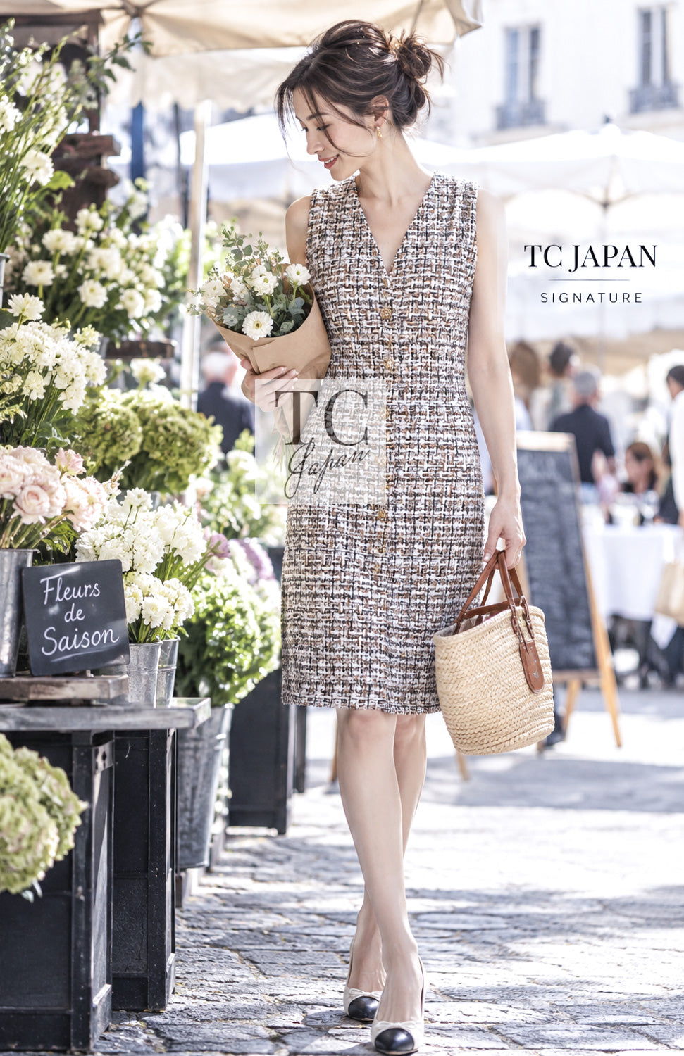 CHANEL Dress 15C White Black Gold Metallic Gripoix Button Sleeveless 34 | UK