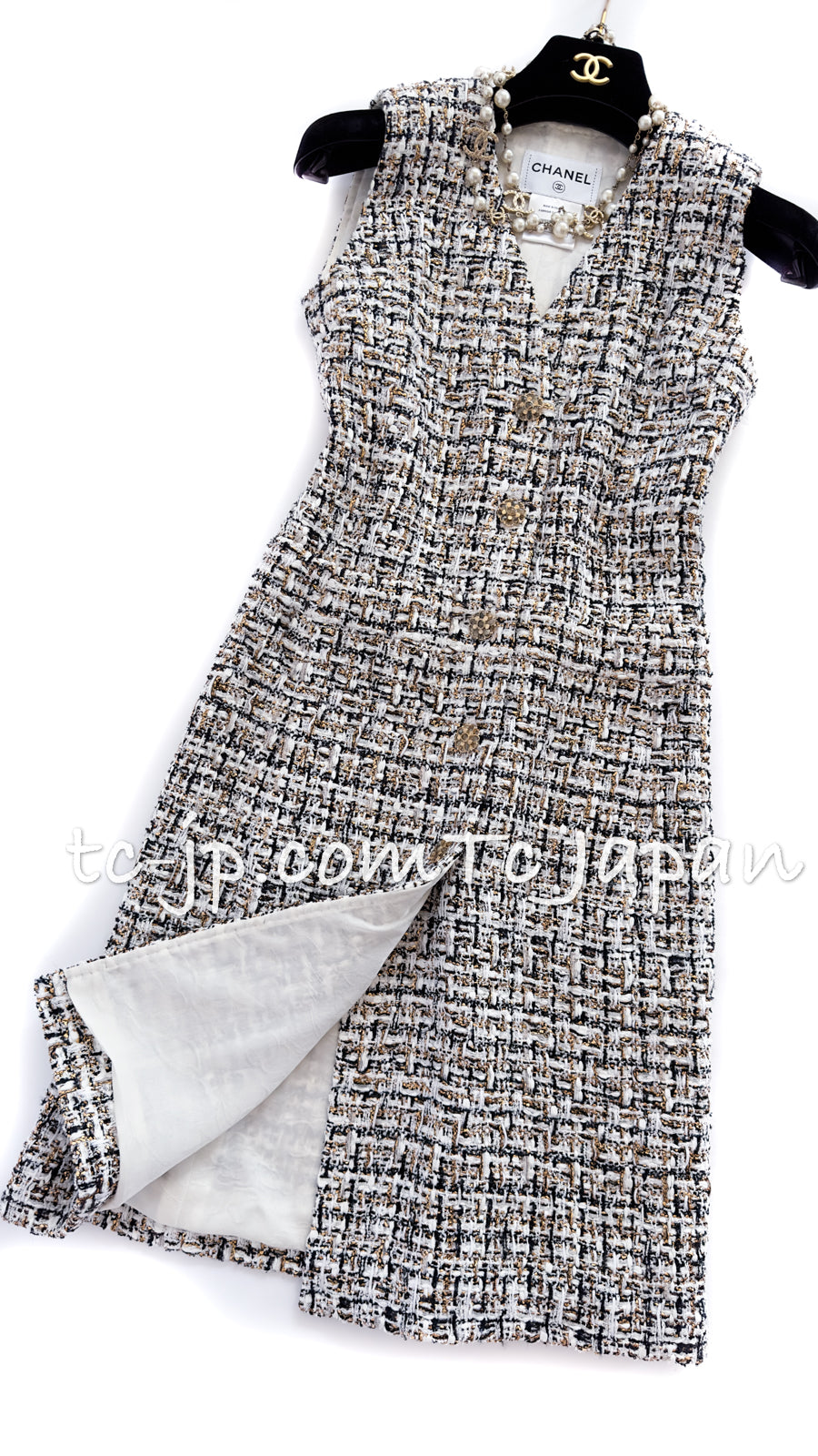 CHANEL 15C White Black Gold Metallic Gripoix Button Sleeveless Dress 34  シャネル ホワイト ブラック ゴールドメタリック グリポワ ボタン ノースリーブ ワンピース 即発