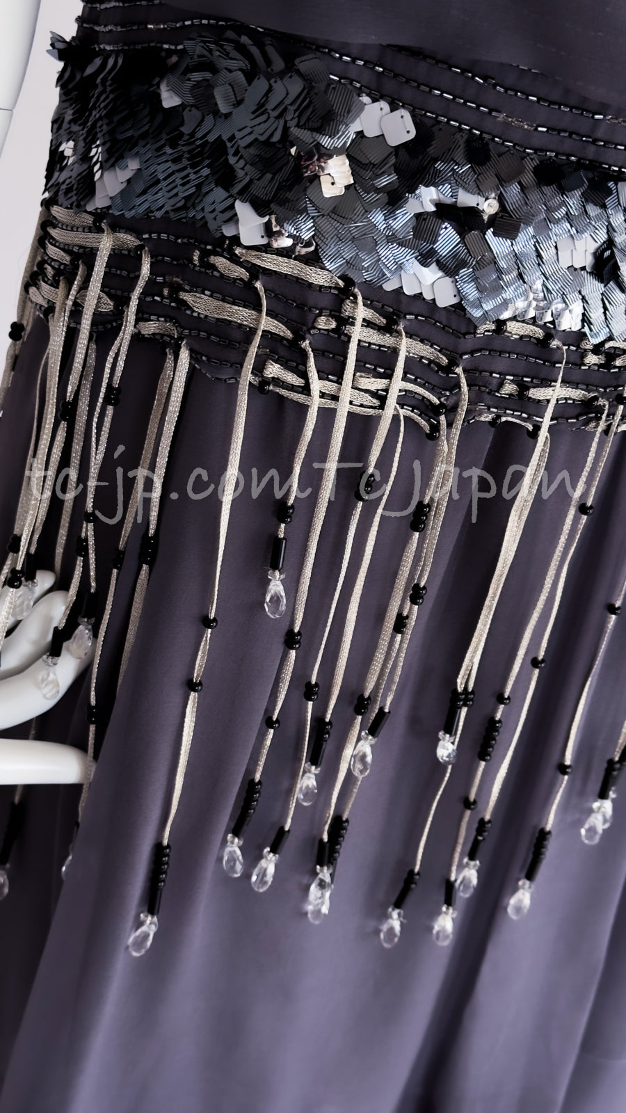 CHANEL 02A Lavender Gray Beads Sequins Collectible Silk Dress 34 36 シャネル ラベンダー・グレー・豪華装飾・ビーズ・スパンコール・コレクティブル・シルク・ワンピース・ドレス 即発