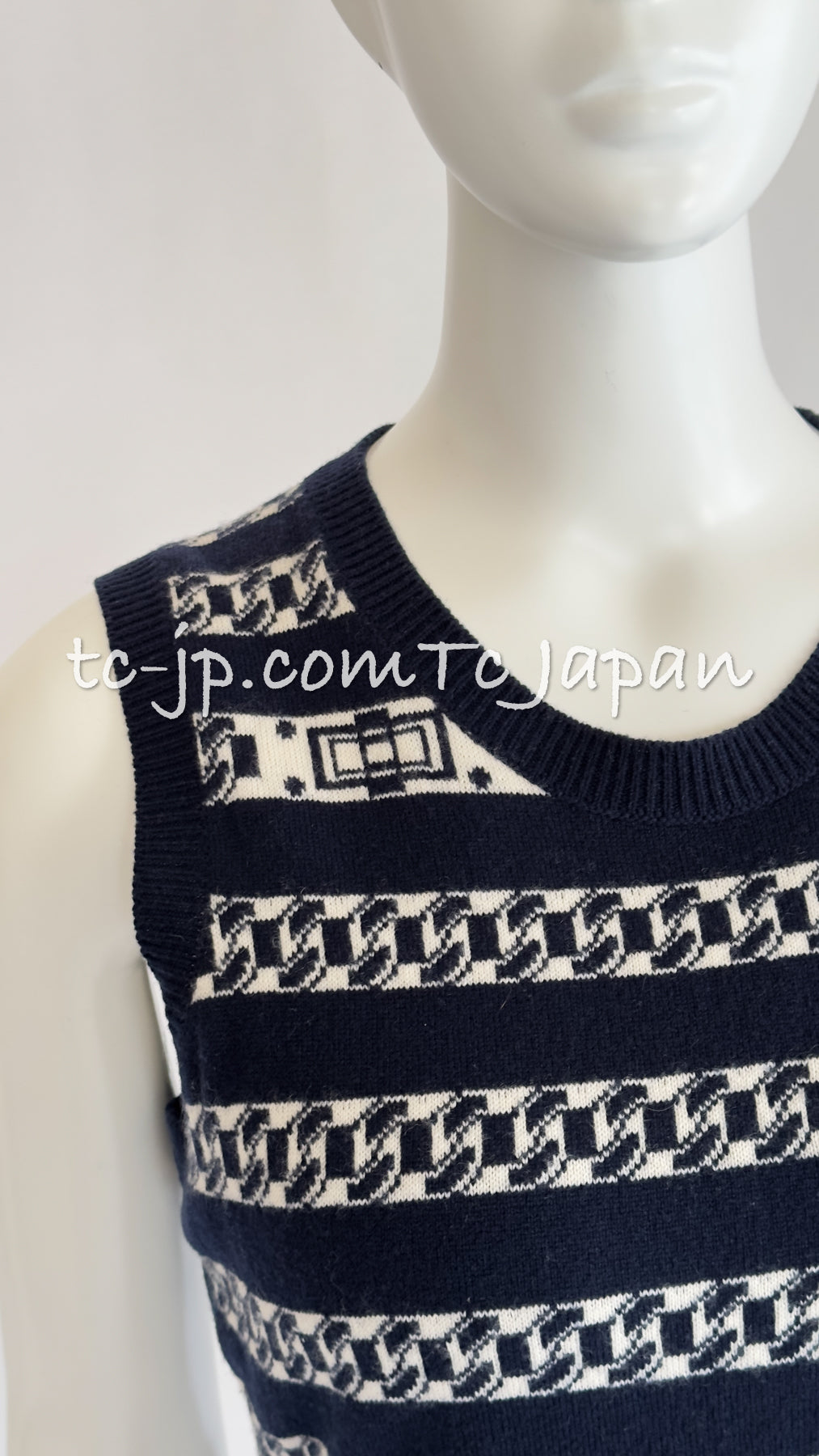 CHANEL 17PS Navy Ivory Chain Turn lock Pattern Knit Dress 36 38 シャネル  ネイビー・アイボリー・チェーン&ターンロック金具柄・ニット・ワンピース 即発