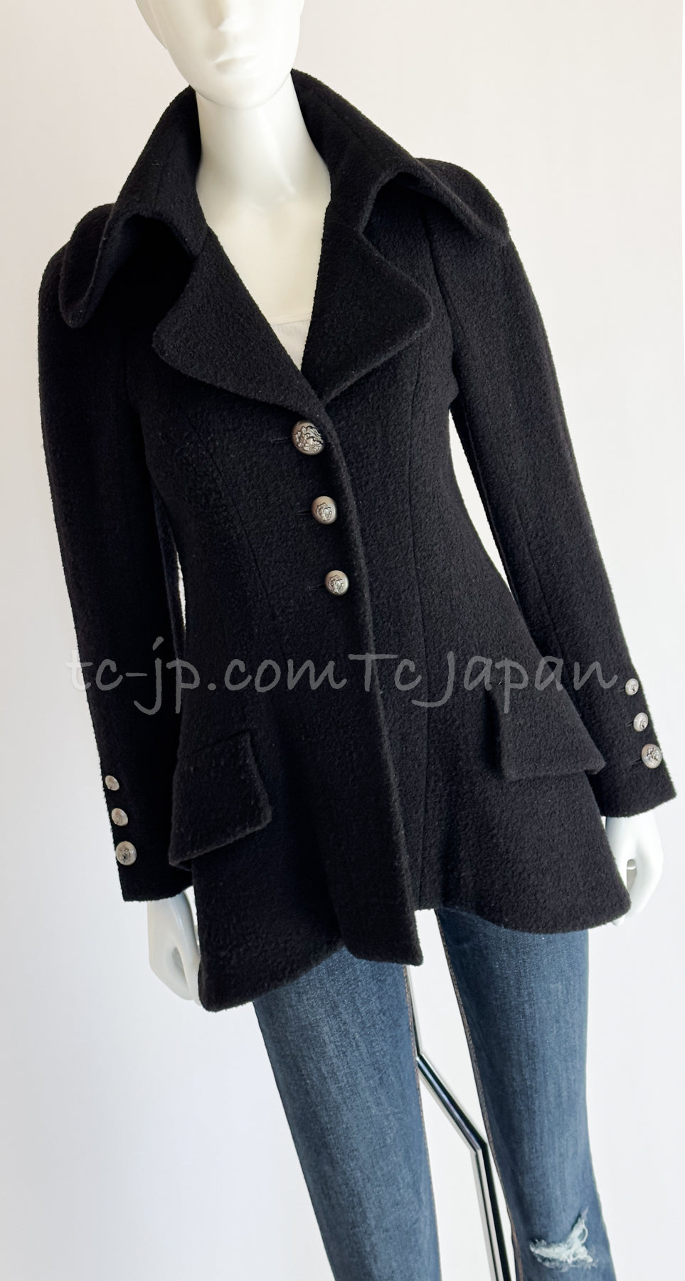 シャネル ブラック・ウール・ライオンボタン・ジャケット・コート CHANEL 08A Black Wool Lion Button Jacket  Coat – TC JAPAN