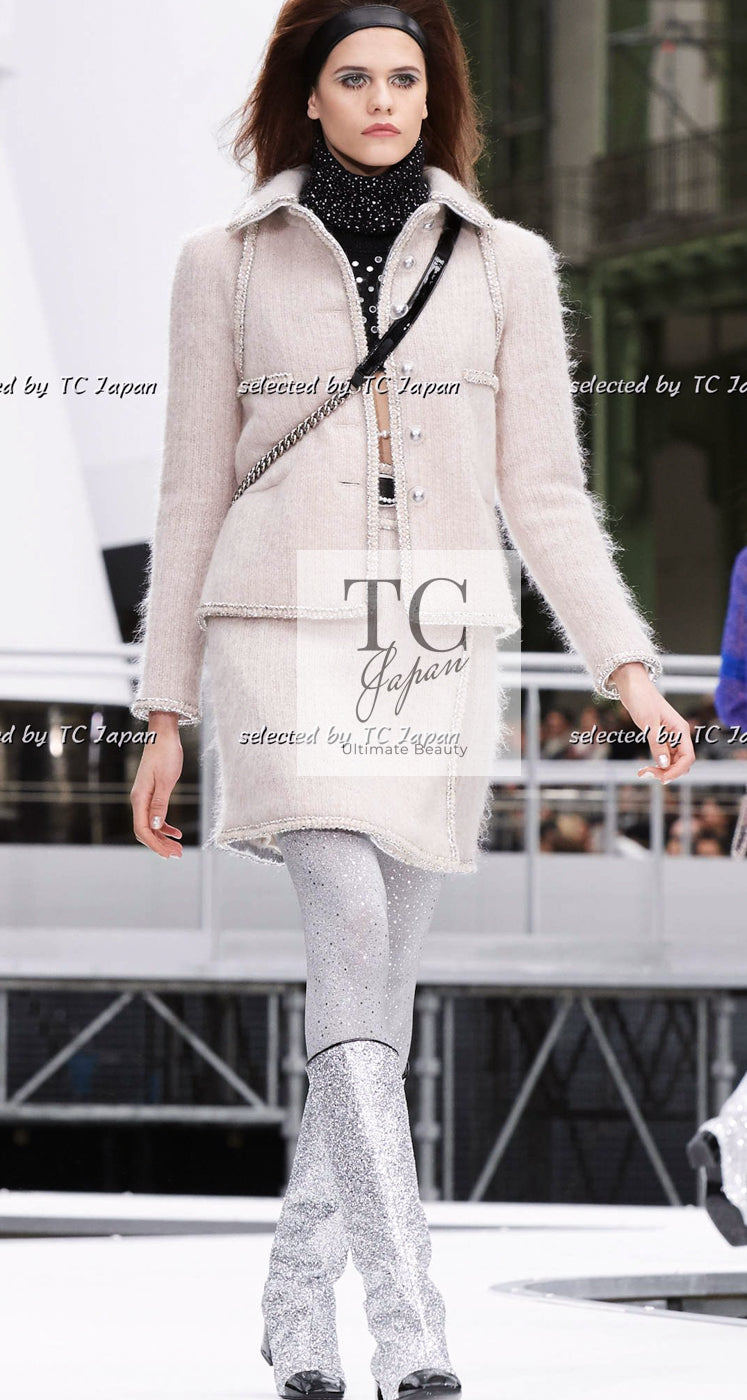 CHANEL 17A Black Wool Silk Braid Trimming Half Coat Jacket 34 40 42 シャネル ブラック ウール シルク ブレイドトリミング ハーフ コート ジャケット 即発 - TC JAPAN