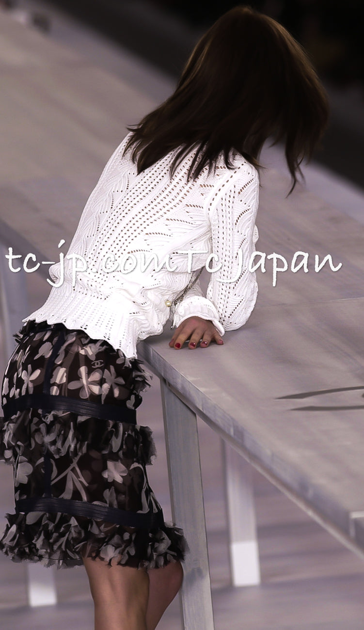 CHANEL 04S White Knit Cotton Cardigan  シャネル  ホワイト・コットン・ニット・カーディガン