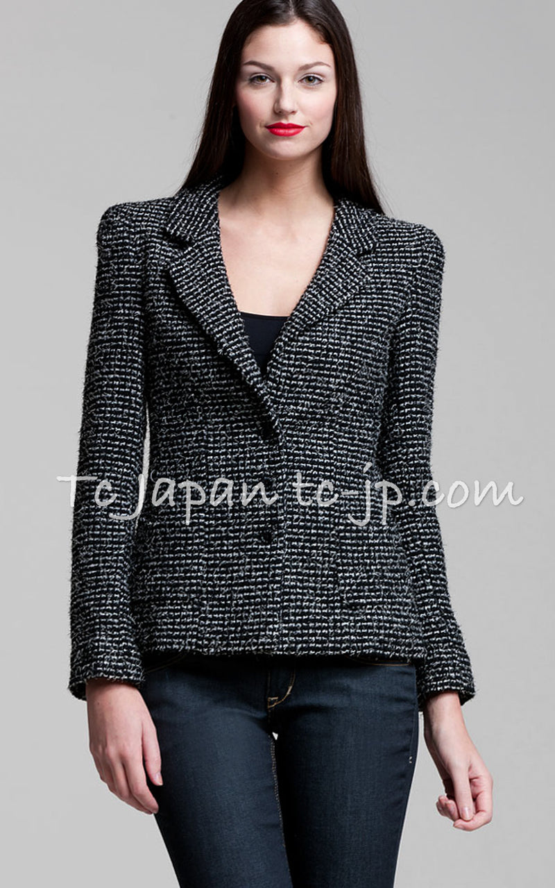 CHANEL 03C Black White Tweed Double Jacket Skirt Suit W/ 3 Camellia Brooches 36 38 シャネル ブラック ホワイト カメリア ブローチ３つ付 ツイード ダブル ジャケット 水滴 CCボタン スカート スーツ 即発