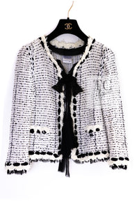 CHANEL 05S White Black Tweed Cardigan Jacket 34 36 シャネル ホワイト ブラック リボン ツイード カーディガン ジャケット 即発