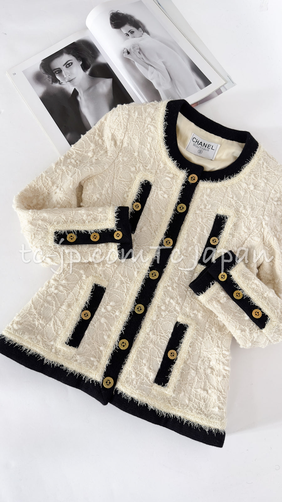 CHANEL 94A Vintage Rare Collectible Creme Ivory Black Trim Jacket 34 36 シャネル ヴィンテージ スーパーモデル ブークレ クリーム アイボリー ブラック トリム ジャケット 即発 - TC JAPAN
