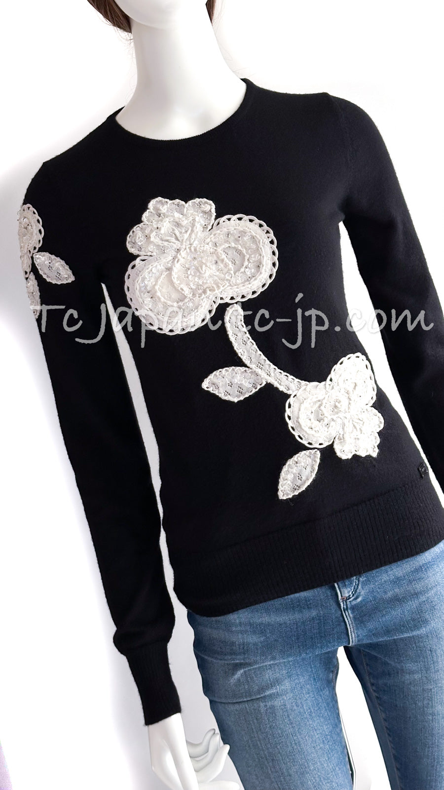 CHANEL 05PF Black White Knit Tops Sweater Long Sleeve 34 36 シャネル ブラック ホワイト  カシミア100 カメリア フラワー 刺繍 アップリケ ニット トップス 長袖 セーター 即発