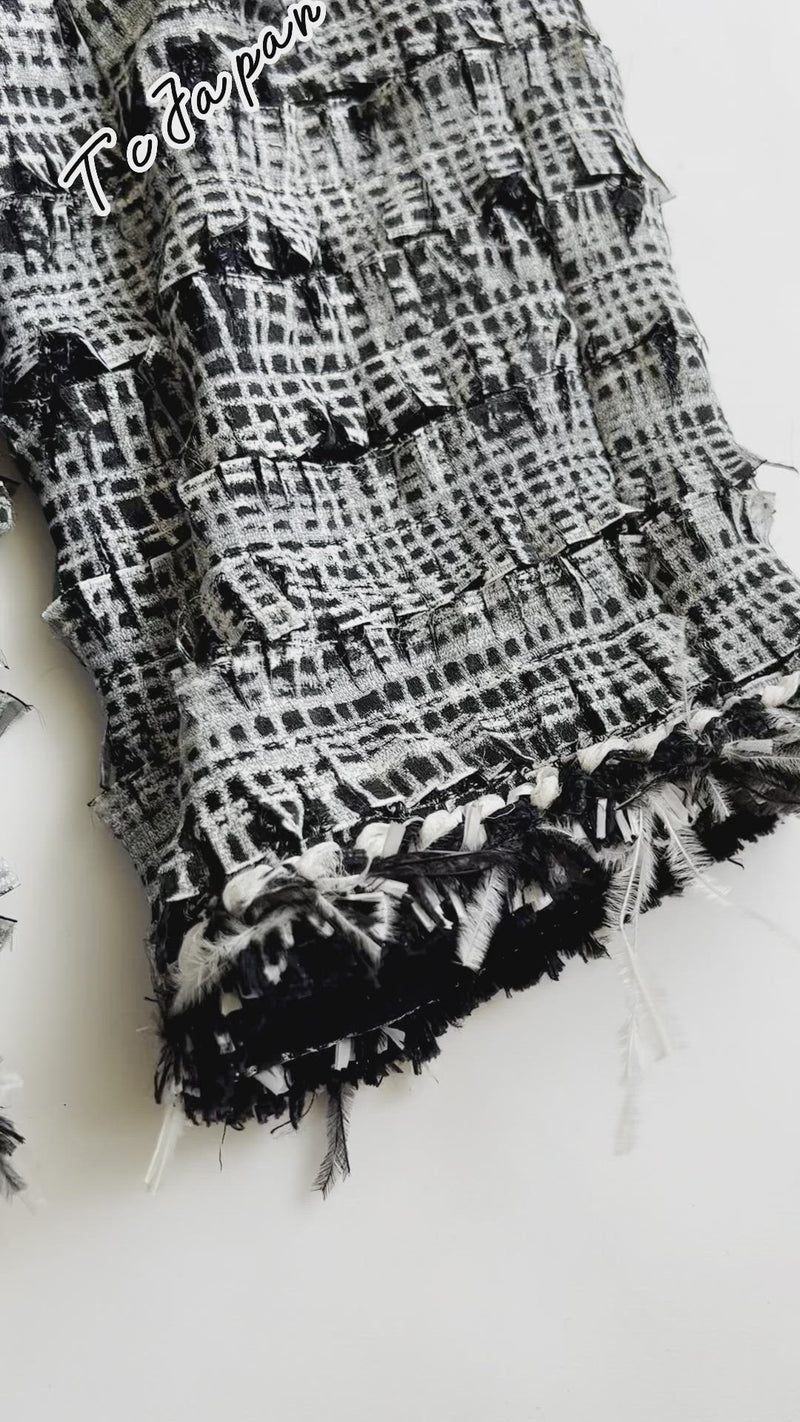 CHANEL 11S Black White Feather Trimmed Tweed Jacket Dress Skirt 36 38 40 シャネル 95万 羽ツイード・限定品 ジャケット・ワンピース・スカート 即発