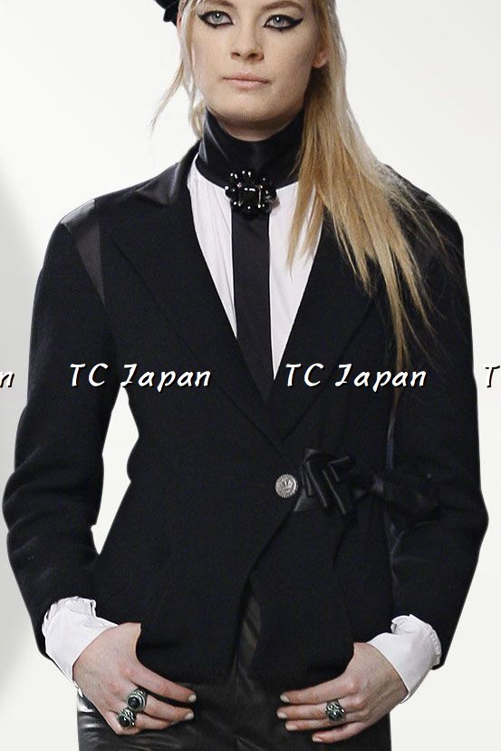 シャネル ブラック・ウール・ライオンボタン・ジャケット CHANEL シャネル ブラック・ウール・ライオンボタン・ジャケット CHANEL
