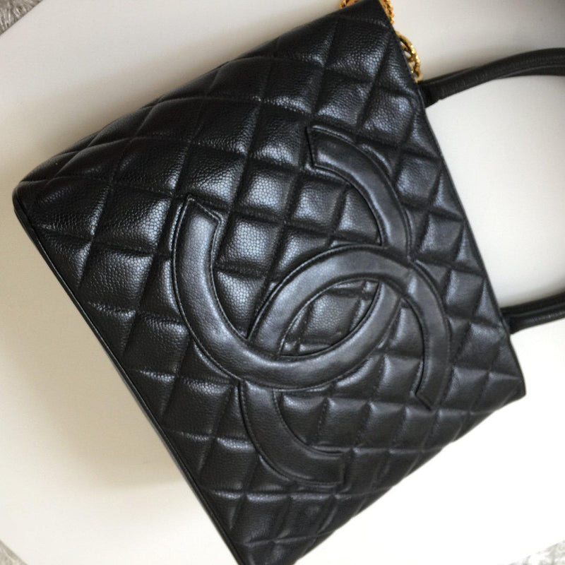 CHANEL Caviarskin Medallion Tote Bag GOLD Medallion シャネル 復刻トート・メダリオン・ゴールドメダル・ショルダー  トート バッグ 即発 - CHANEL TC JAPAN
