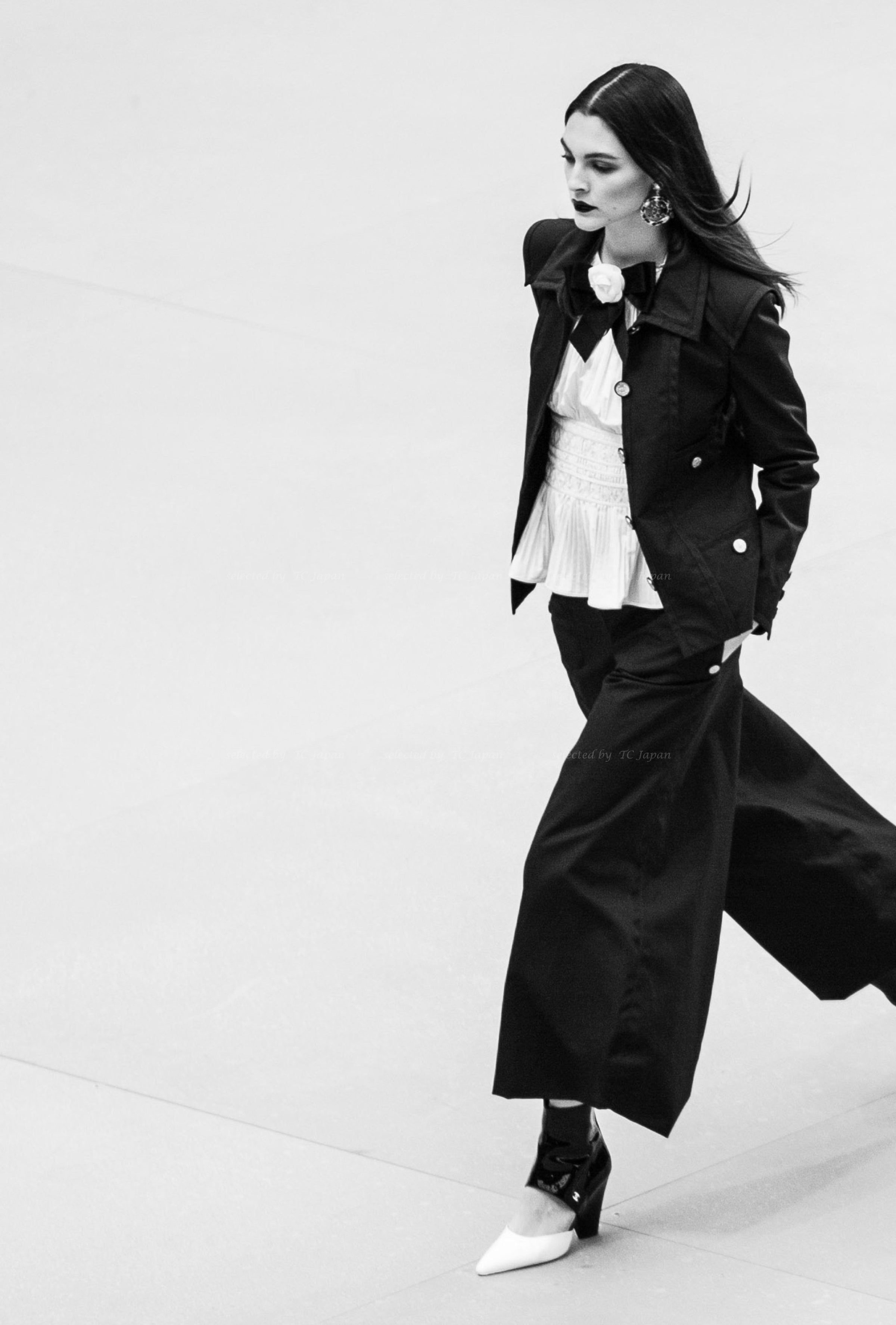 シャネル ブラック・ゴールドボタン・ジャケット CHANEL 20C Black Jacket Gold Buttons TC JAPAN