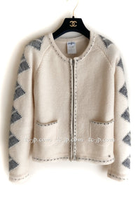 CHANEL 02A Black Grey ivory Creme wool Cardigan 38 シャネル  ブラック・グレー・アイボリークリーム・ウール カーディガン 即発