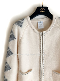CHANEL 02A Black Grey ivory Creme wool Cardigan 38 シャネル  ブラック・グレー・アイボリークリーム・ウール カーディガン 即発