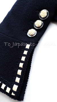 CHANEL 92S Vintage Navy White Trim Camellia Buttons Jacket Skirt Suit 38 シャネル ヴィンテージ ネイビー ホワイト トリム カメリアボタン ジャケット スカート スーツ 即発