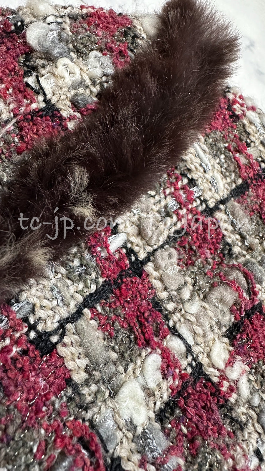 CHANEL 05A Rabbit Fur Trim Raspberry Brown Tweed Jacket Skirt Suit 38 シャネル  ラビット・ファートリム・ラズベリー・ブラウン・ツイード・ジャケット・スカート・スーツ 即発