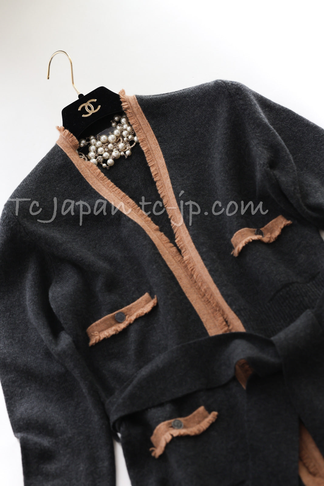 シャネル チャコールグレー キャメル カシミア100% ベルト コート カーディガン CHANEL 06A Charcoal Gray Camel  Cashmere Tie Coat Cardigan – TC JAPAN