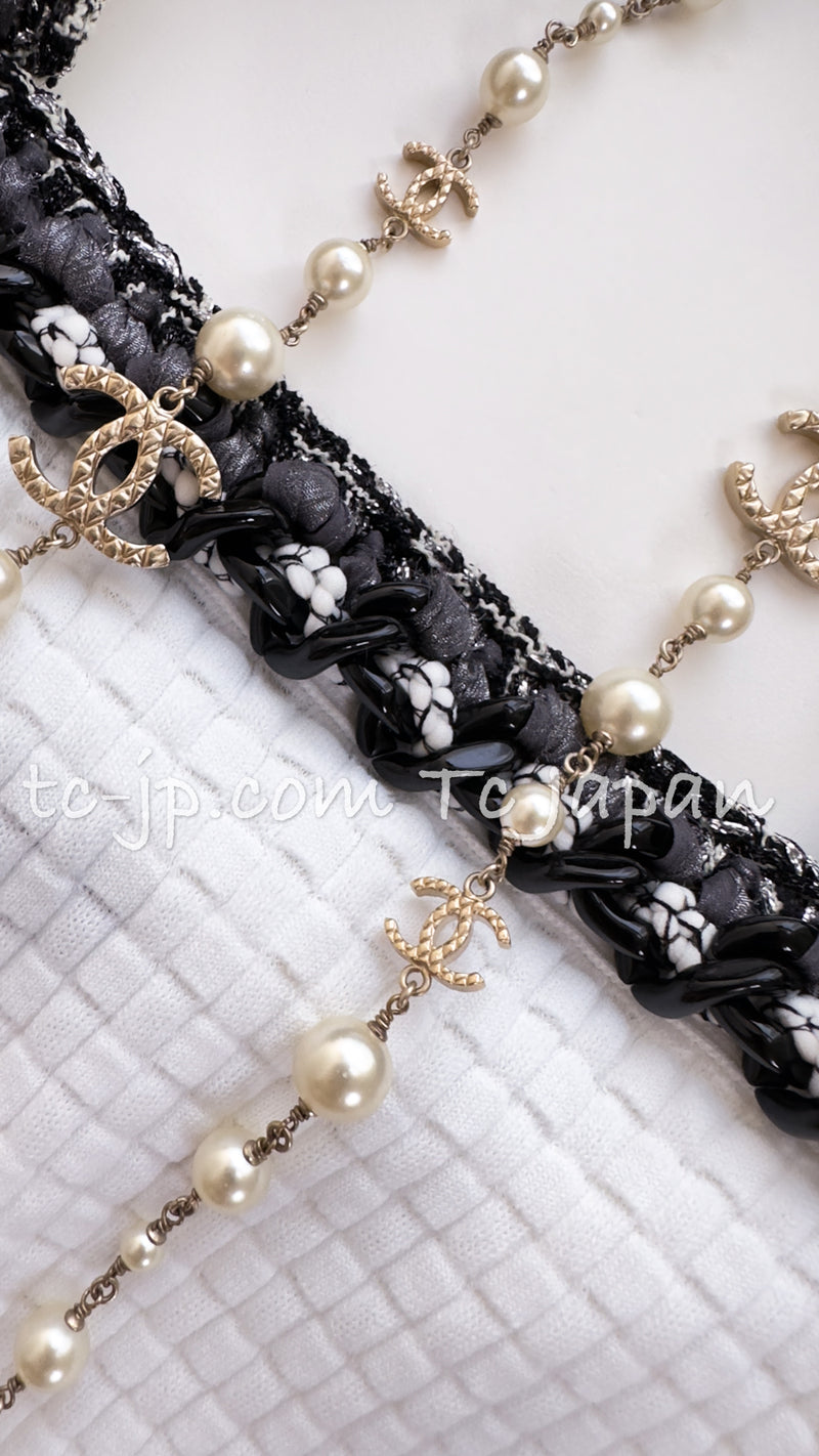 シャネル ホワイト・ブラック・ニット・チェーン・トリム・ワンピース CHANEL 14S Black White Chain Trim Knit  Dress – TC JAPAN