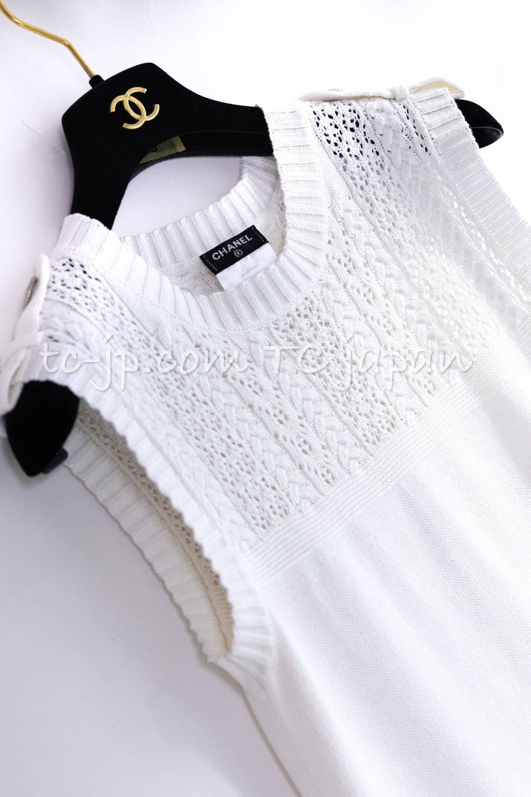 CHANEL 16S White Cotton Sleeveless Knit Sweater Dress CC Logo Buttons 36 シャネル ホワイト コットン ココボタン ノースリーブ ニット ワンピース 即発