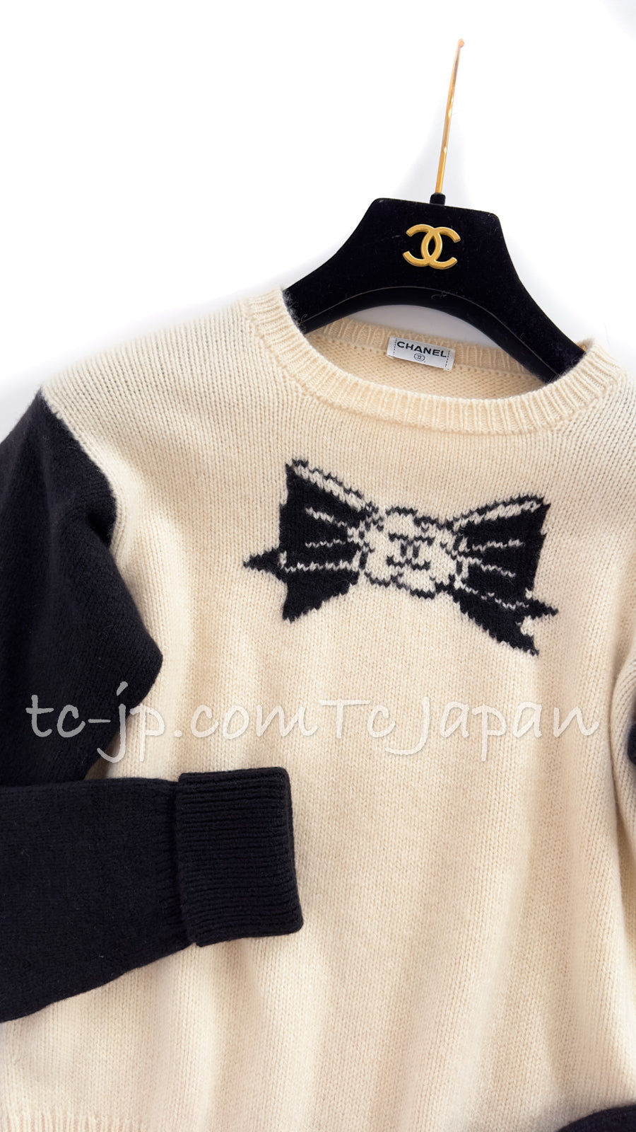 CHANEL 95A Vintage Ivory Black Ribbon Logo Pattern Cashmere 100 Knit  Sweater 38 40 シャネル ヴィンテージ スーパーモデル アイボリー ブラック リボン柄 カシミア 100% ニット セーター 即発