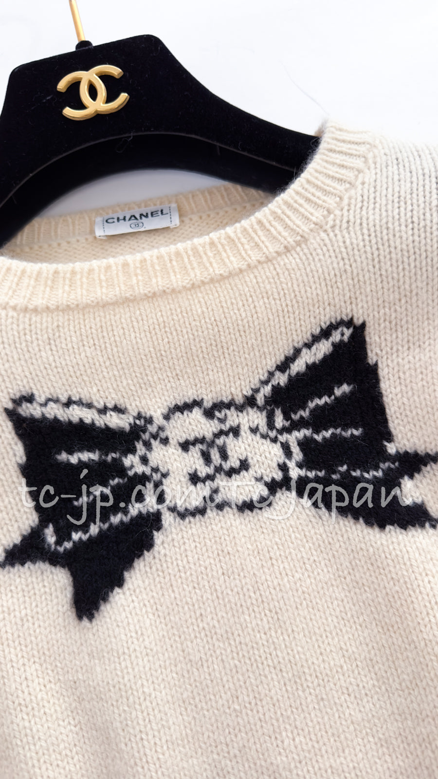 CHANEL 95A Vintage Ivory Black Ribbon Logo Pattern Cashmere 100 Knit  Sweater 38 40 シャネル ヴィンテージ スーパーモデル アイボリー ブラック リボン柄 カシミア 100% ニット セーター 即発