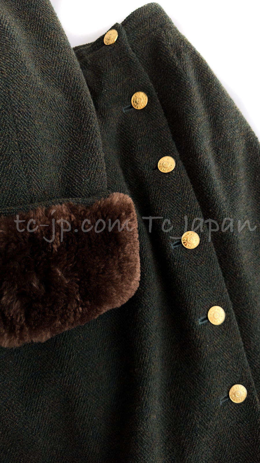 CHANEL 89A Vintage Olive CC Logo Button Tweed Jacket Skirt Suit w/Fur 36 38  シャネル ヴィンテージ・オリーブ・CCロゴボタン・ファー付 ツイード・ジャケット・スカート・スーツ 即発