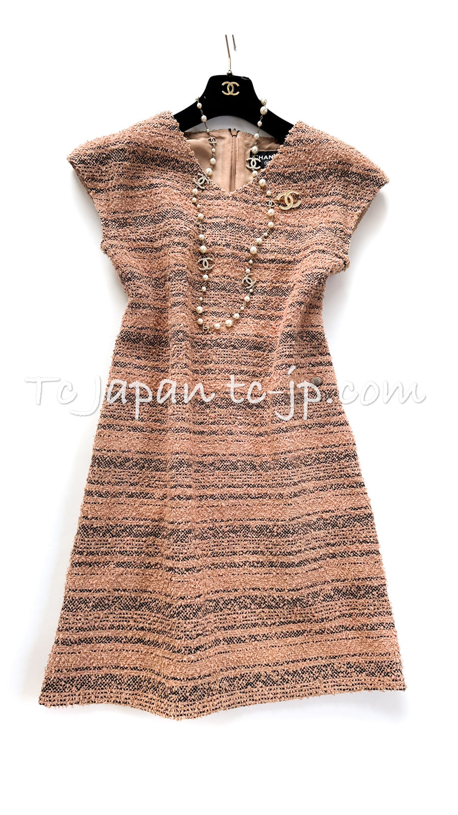 CHANEL 18C Beige Brick Brown Vneck Collarless Tweed Dress 42 44 シャネル ベージュ  レンガ ブラウン Vネック ノースリーブ ツイード ワンピース 即発