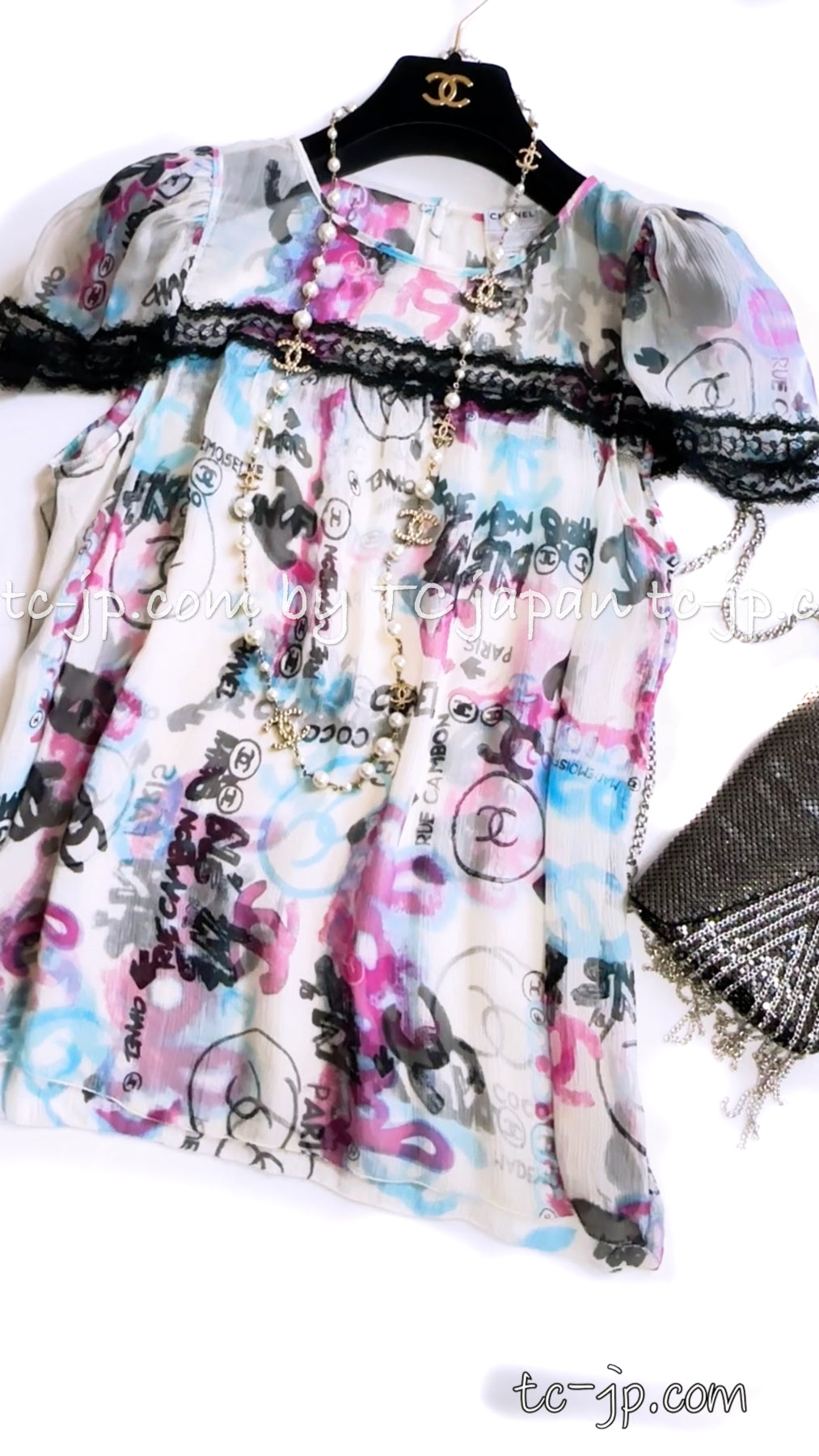 CHANEL 07C Silk Shiffon 100 % CC Logo Graffiti Blouse Tops 40 シャネル カイリー・ミノーグ着・グラフィティ・シルクシフォン・ブラウス・トップス 即発 - TC JAPAN