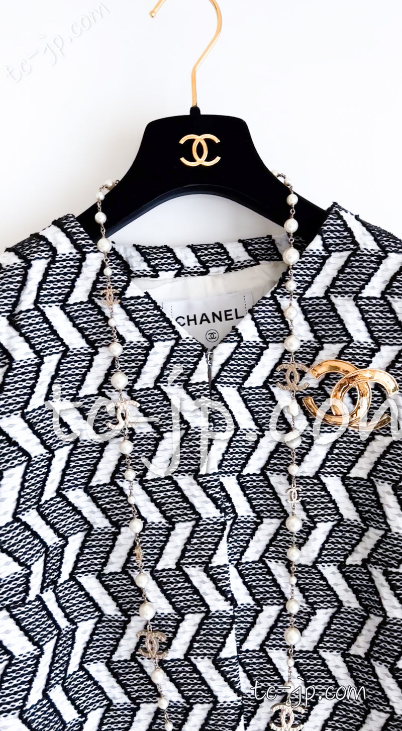 CHANEL 16S White Black Chevron Pattern Jacket 40 42 シャネル ホワイト・シェベロン・Vネック・ジャケット・スカート 即発