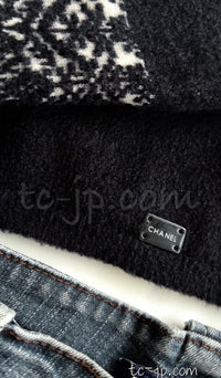CHANEL 04A Black Ivory Turtleneck Tops Sweater Skirt Setup 38 シャネル  ブラック・アイボリー・タートルネック・トップス・セーター・スカート 即発