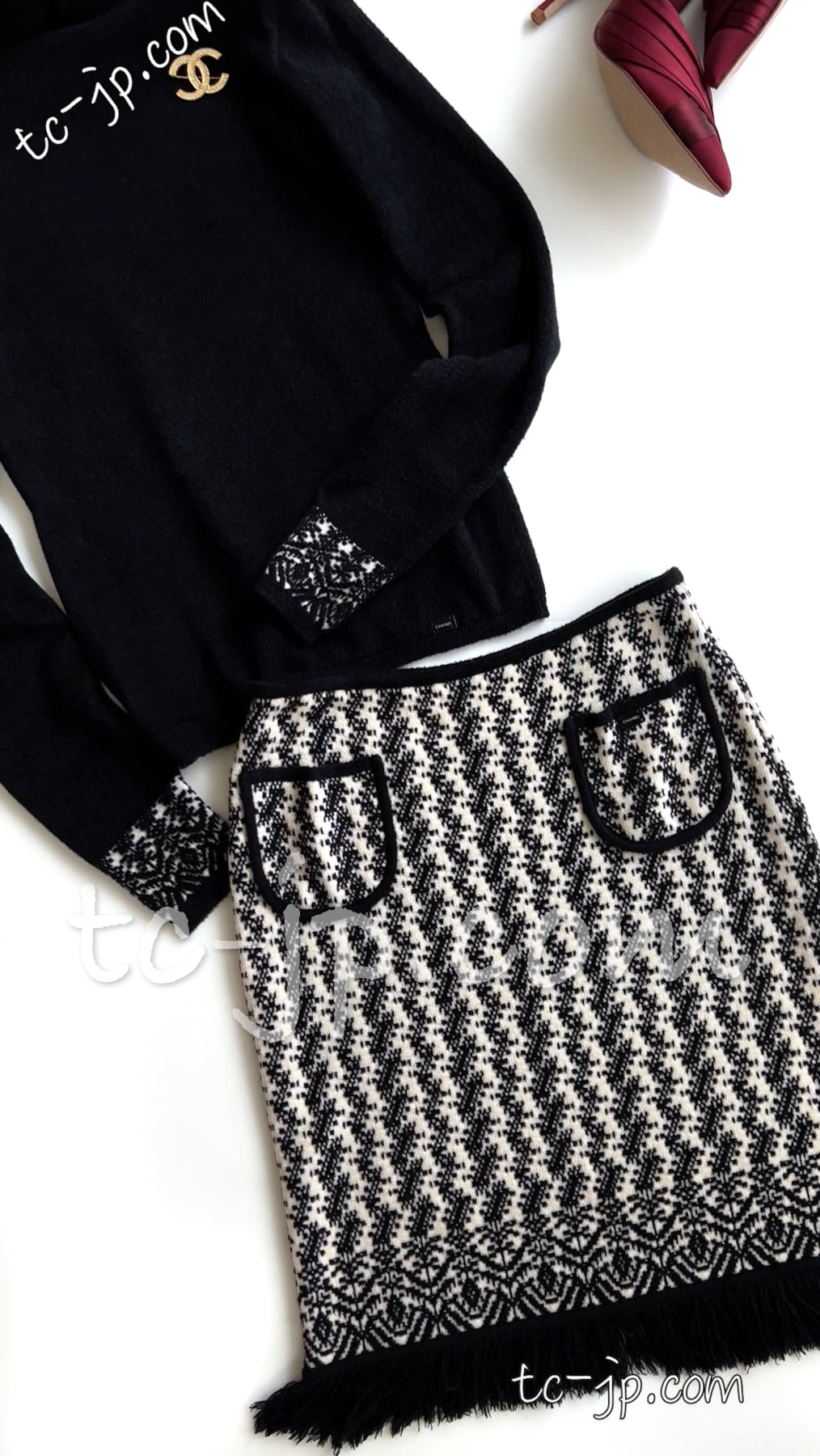 CHANEL 04A Black Ivory Turtleneck Tops Sweater Skirt Setup 36 38 シャネル  ブラック・アイボリー・タートルネック・トップス・セーター・スカート 即発
