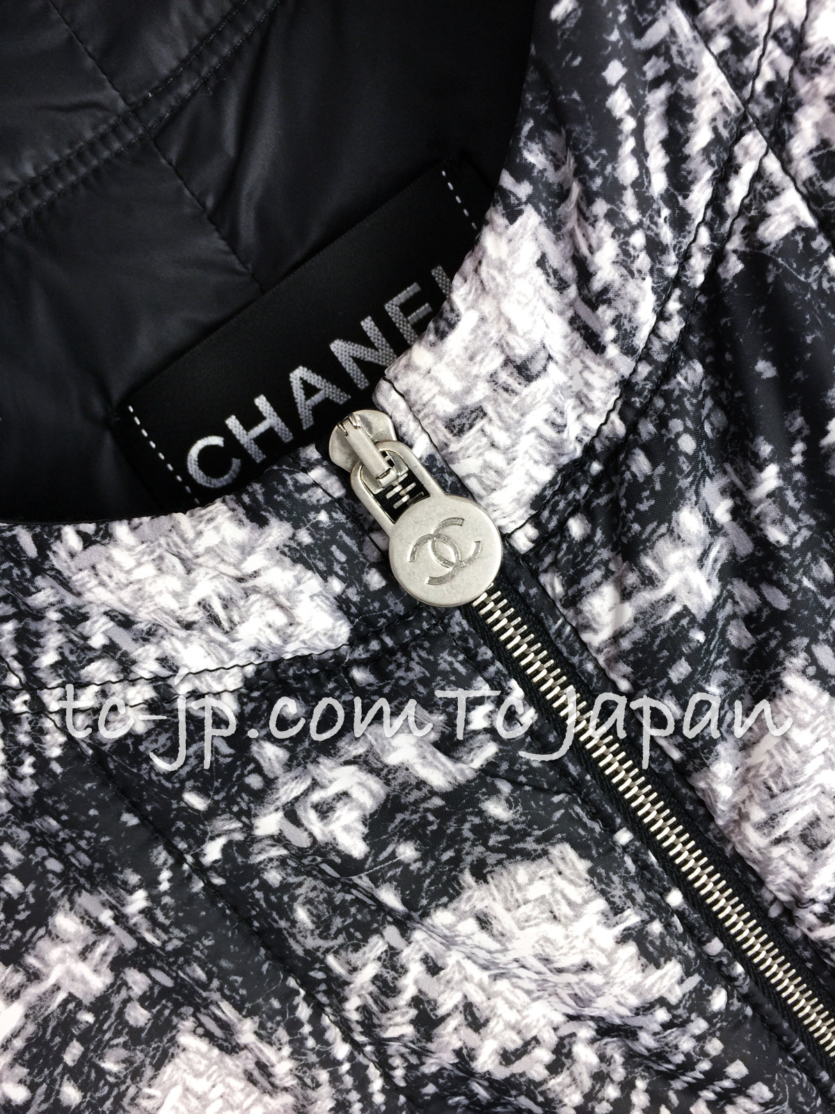 CHANEL 13A Black Nylon Zipper Tweed Print Pattern Jacket 42 シャネル ツイード柄・プリント・ジッパー・ジャケット 即発