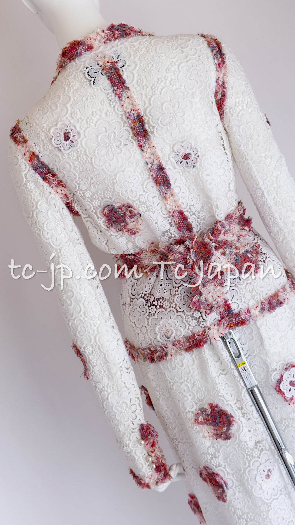 CHANEL 04S White Multicolor Camellia Cardigan Jacket Skirt Setup 36 シャネル ホワイト・マルチカラー・カメリア・カーディガン・スカート 即発