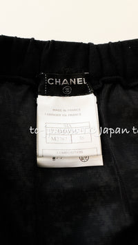 CHANEL 04A Black Ivory Turtleneck Tops Sweater Skirt Setup 36 38 シャネル  ブラック・アイボリー・タートルネック・トップス・セーター・スカート 即発
