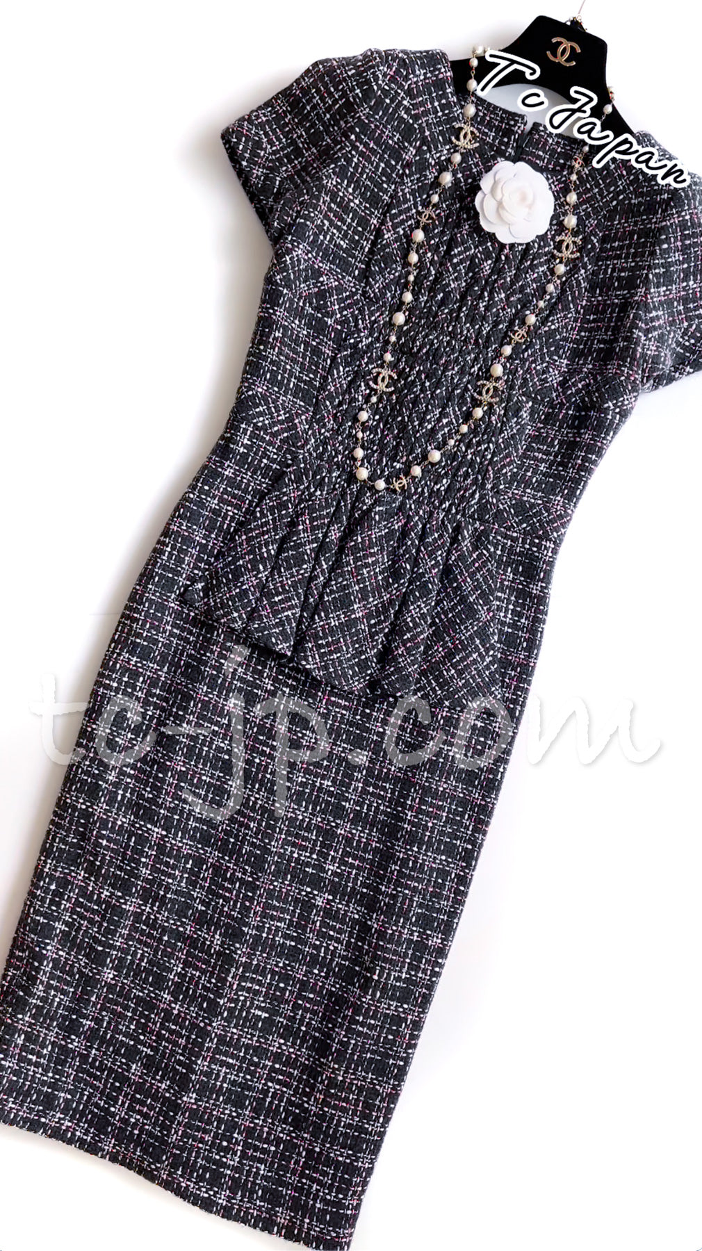 シャネル チャコールグレー ウール ツイード ワンピース CHANEL 16B Charcoal Gray Tweed Dress – TC JAPAN