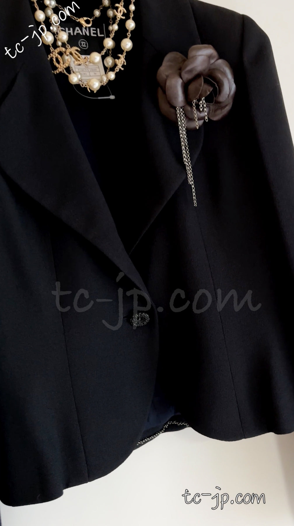 CHANEL 02C Dark Navy Black Two-Piece Swarovski Button Jacket Skirt Suit 40 シャネル 濃紺 ブラック・スワロフスキーボタン ジャケット・スカート・スーツ