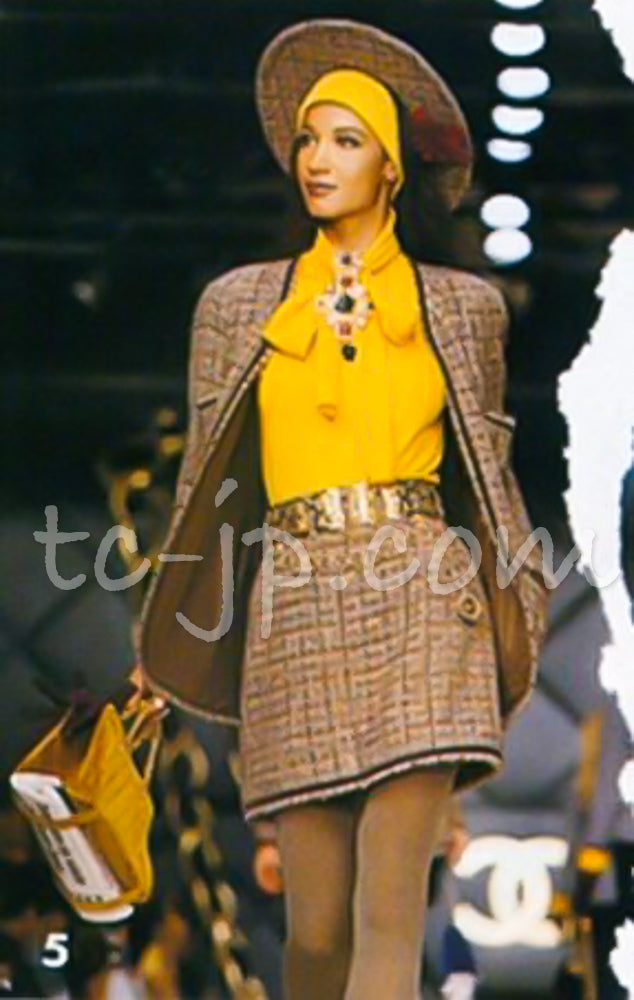CHANEL 90A Vintage Red Wool Mohair Gold Button Jacket Skirt Suit 38 シャネル・ヴィンテージ・レッド・ウール・モヘア・ゴールドボタン・ジャケット・スカートスーツ 即発