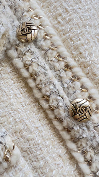 CHANEL 11A Ivory Wool Gold Chain Trim Jacket Coat 40 42 46 シャネル アイボリー ウール ゴールドチェーン トリム ジャケット コート 即発